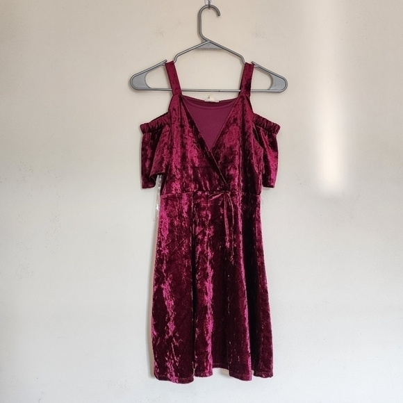 Girls Magenta Cold Shoulder Velvet Holiday/ Special Event Dress size 14 NWT - Picture 1 of 5